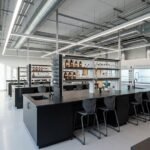 Peran dan fungsi laboratorium kimia di sekolah serta standar meja praktikum